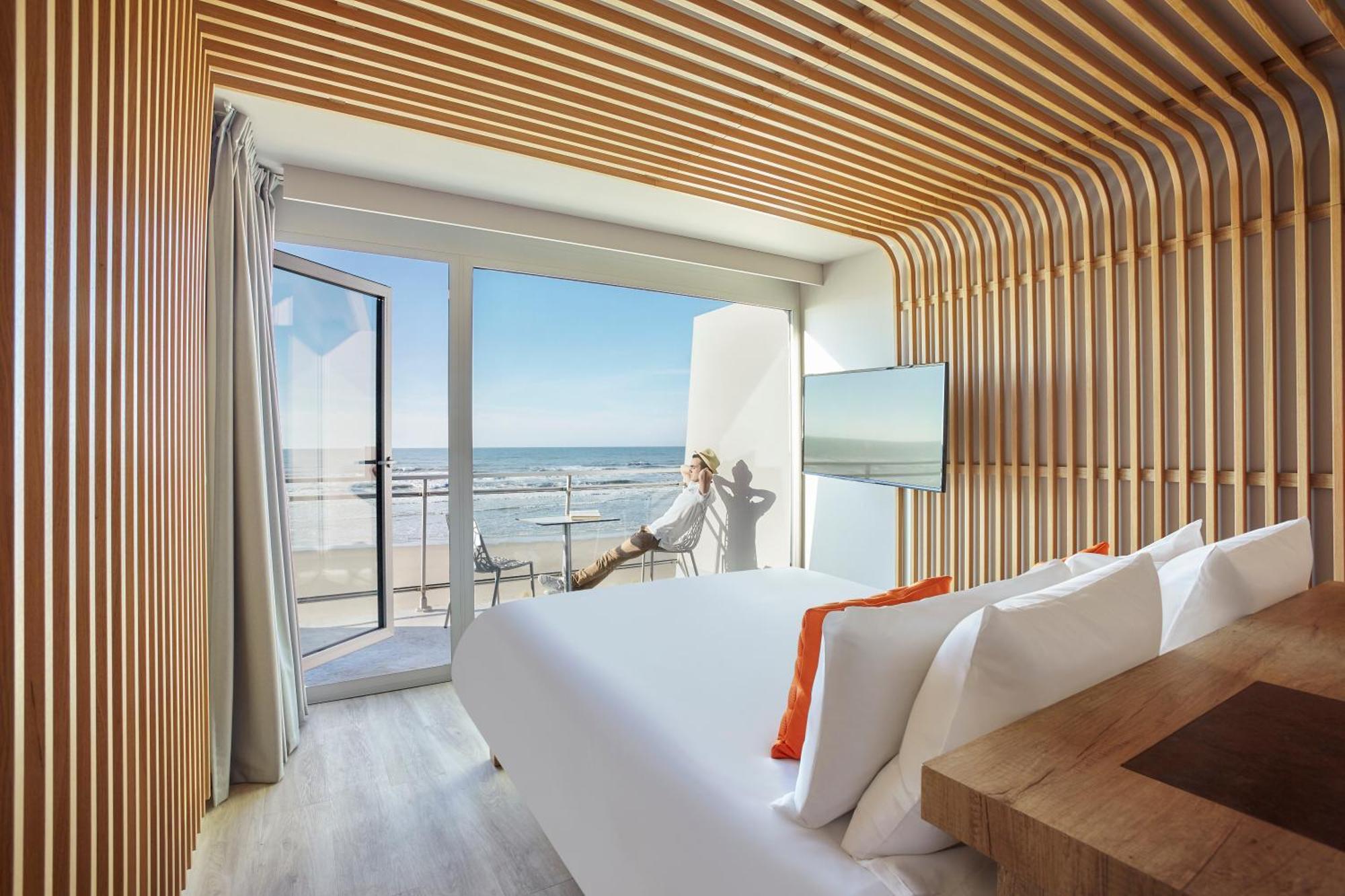 Executive Room with sea view, balcony, double bed and sofa bed,1717000939:JPEG